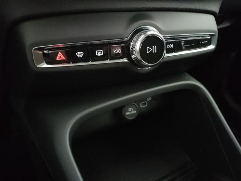 Volvo XC40 nuova a Modena (16)