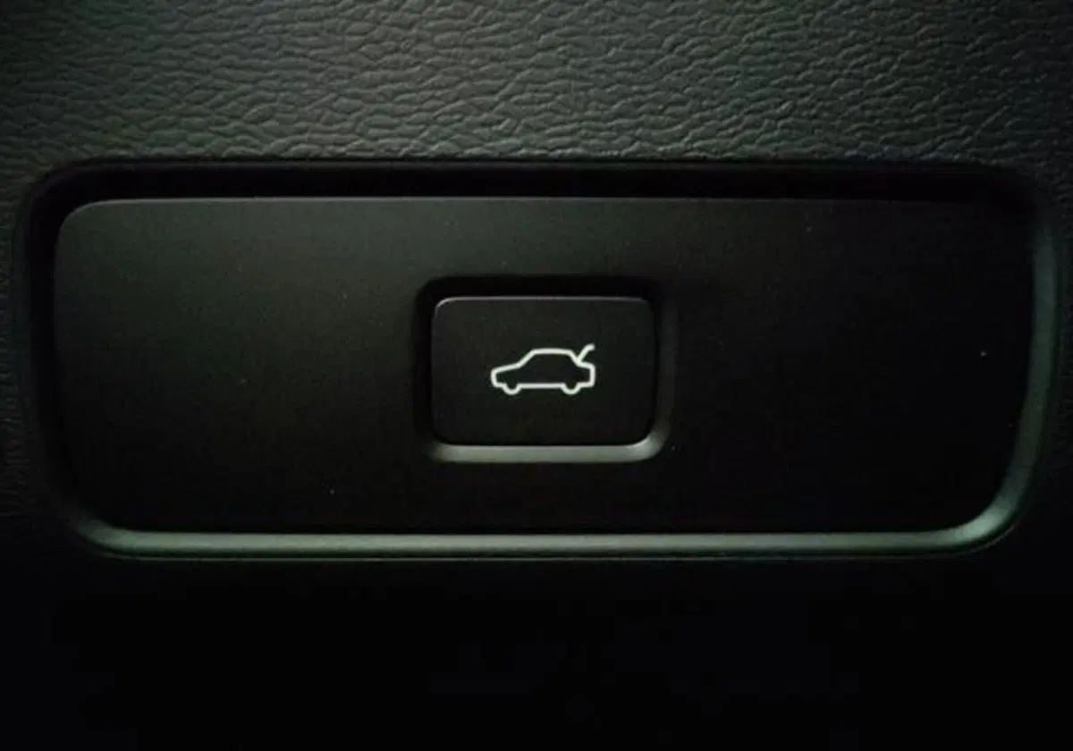 Volvo XC40 nuova a Modena (18)