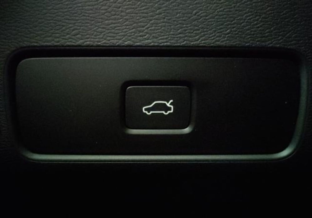 Volvo XC40 nuova a Modena (18)