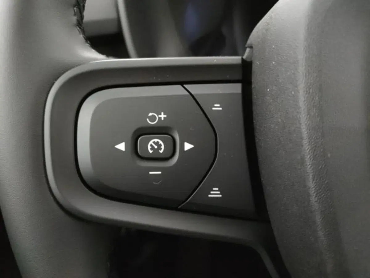 Volvo XC40 nuova a Modena (19)