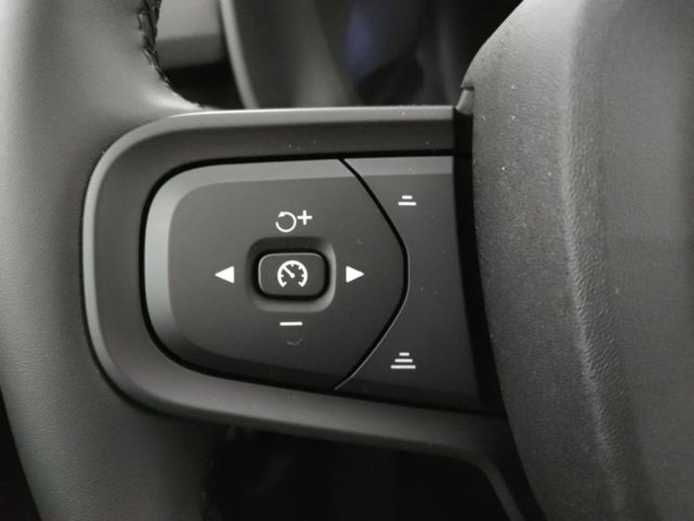 Volvo XC40 nuova a Modena (19)
