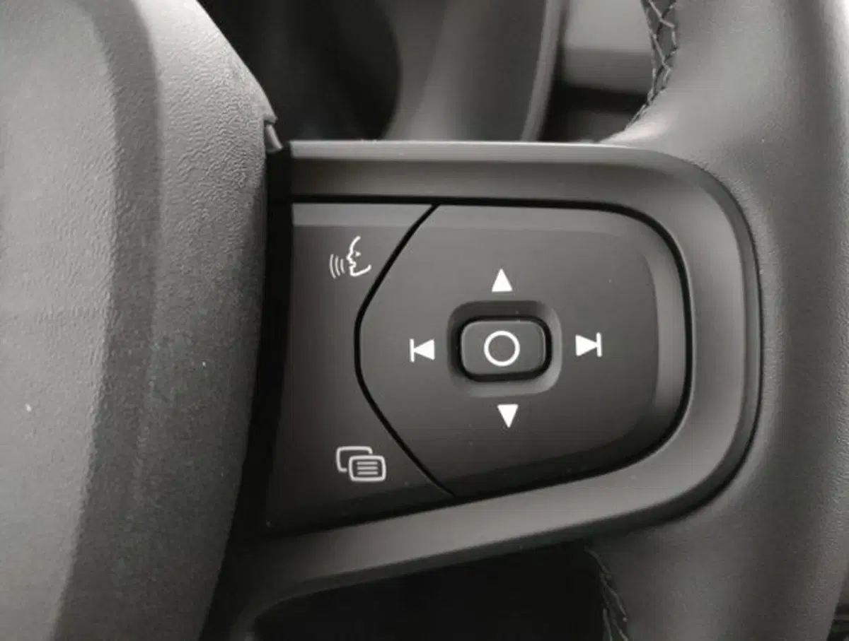 Volvo XC40 nuova a Modena (20)