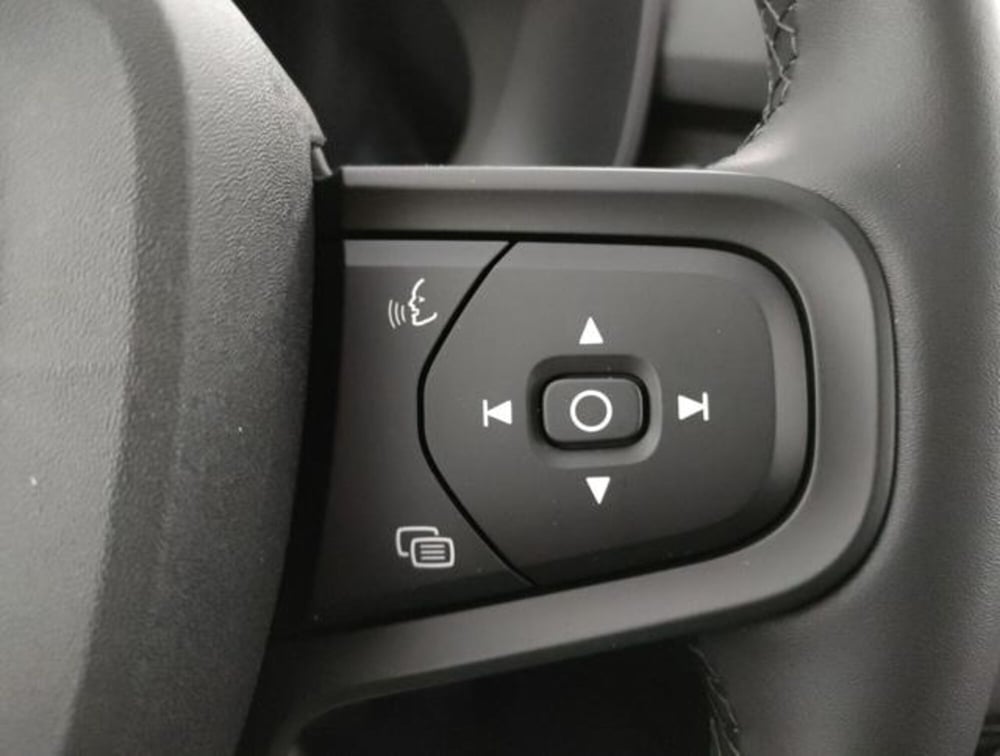Volvo XC40 nuova a Modena (20)