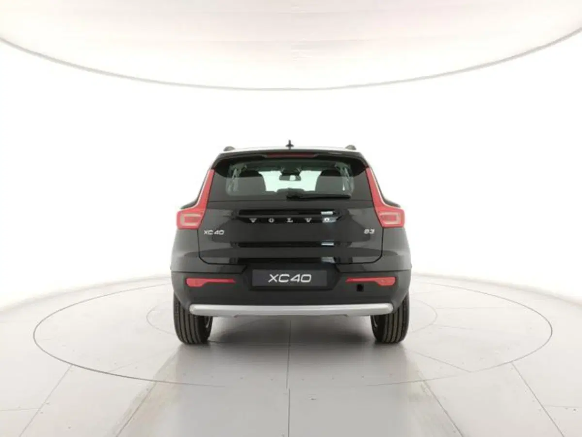 Volvo XC40 nuova a Modena (4)