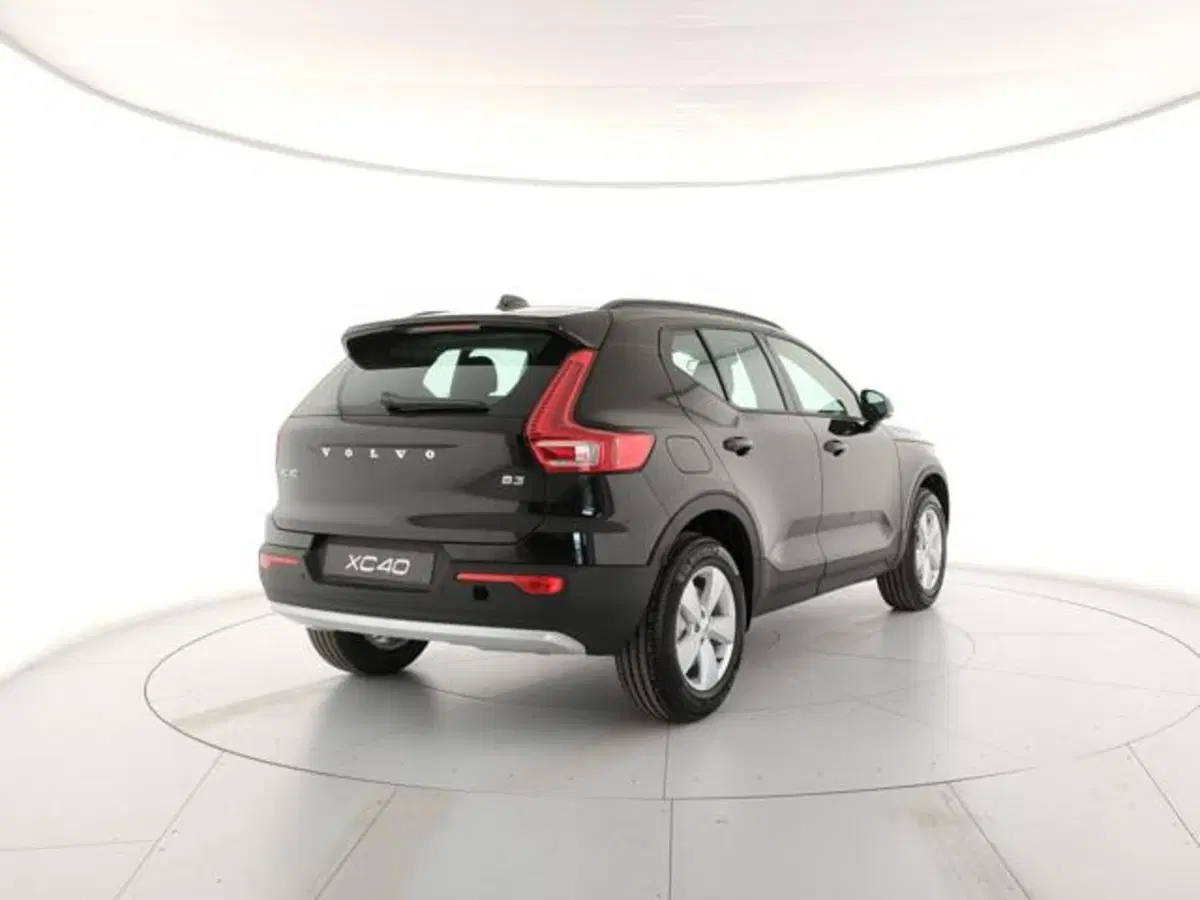 Volvo XC40 nuova a Modena (5)