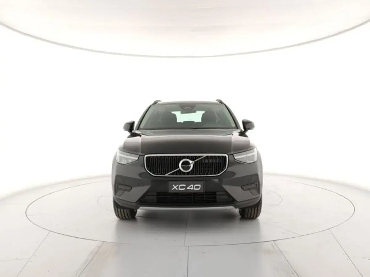 Volvo XC40 nuova a Modena (7)