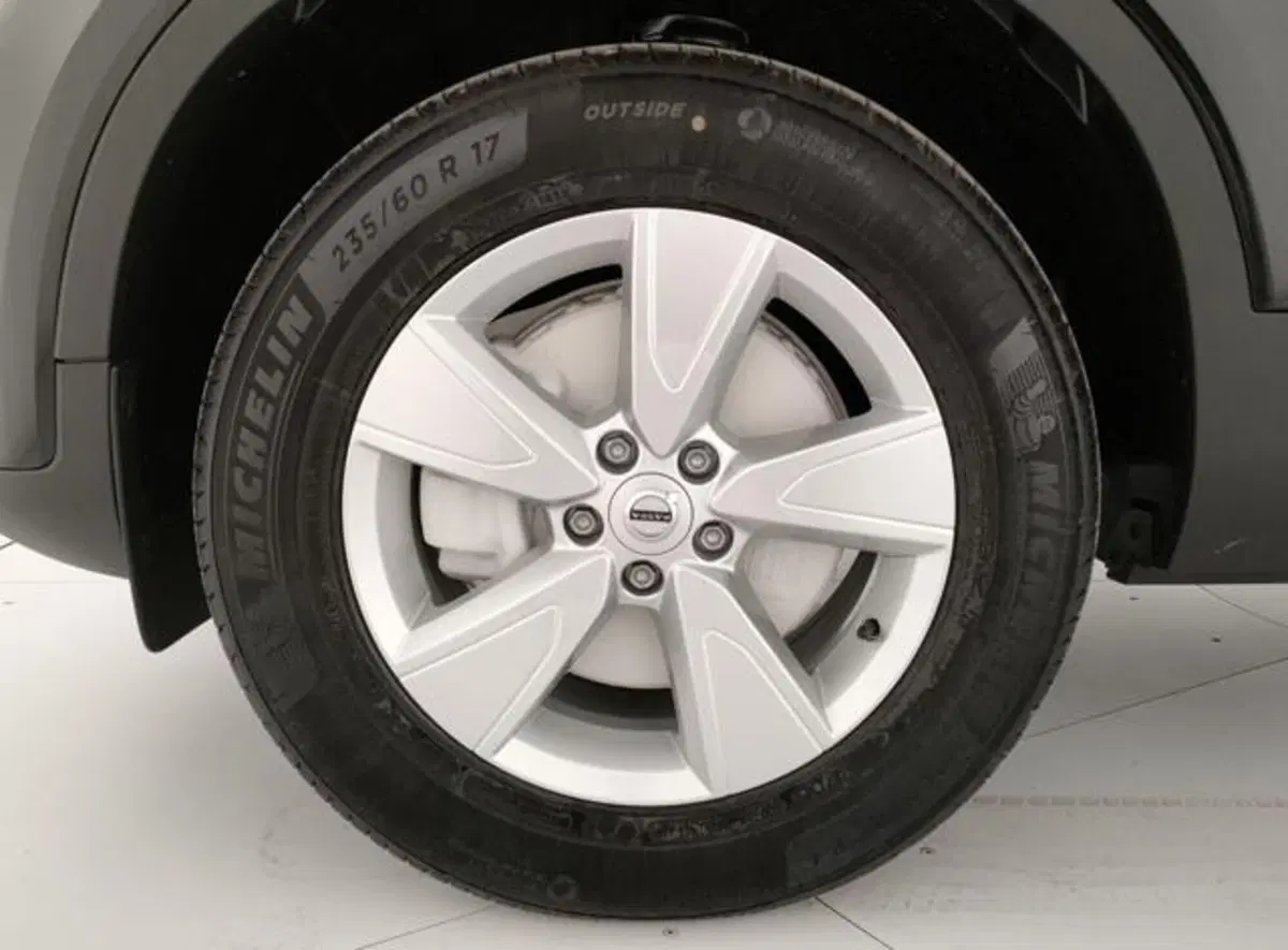 Volvo XC40 nuova a Modena (8)