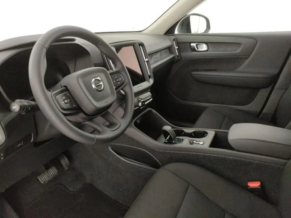 Volvo XC40 nuova a Modena (9)