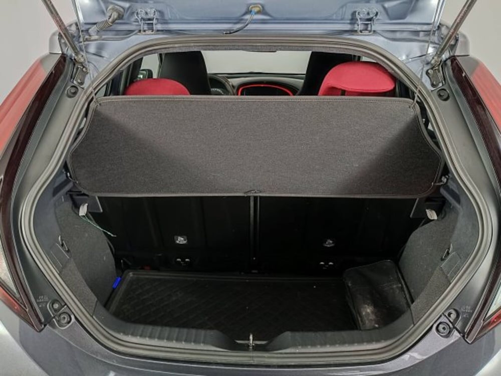 Toyota Aygo X usata a Teramo (14)