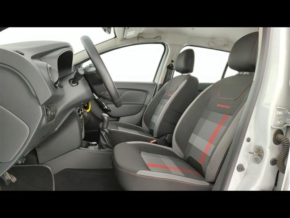 Dacia Sandero usata a Milano (12)