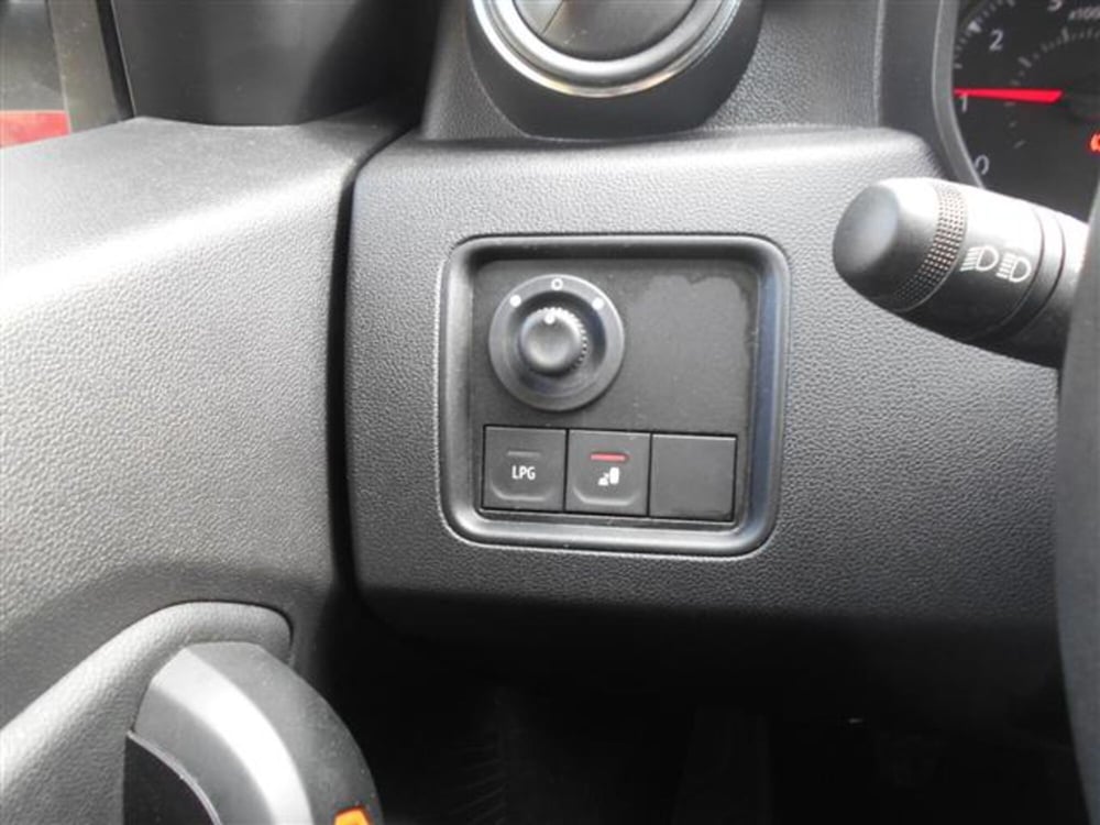 Dacia Duster usata a Firenze (9)