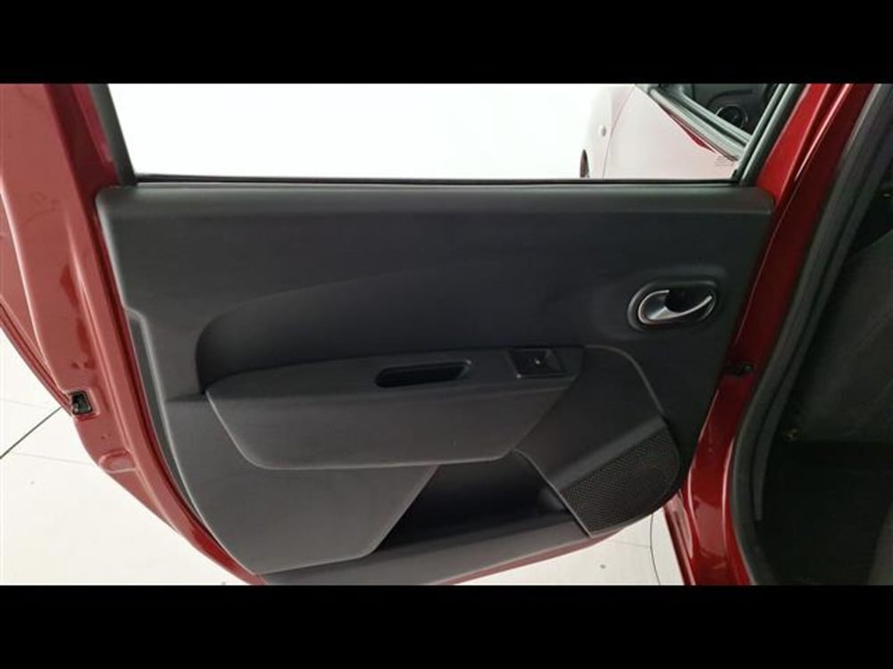 Dacia Lodgy usata a Milano (10)