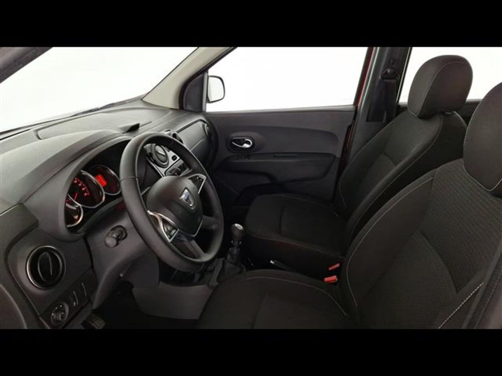 Dacia Lodgy usata a Milano (13)