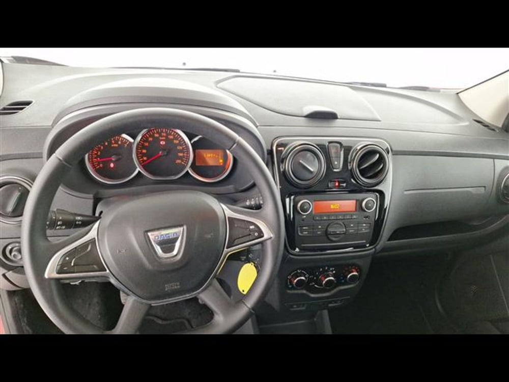 Dacia Lodgy usata a Milano (14)