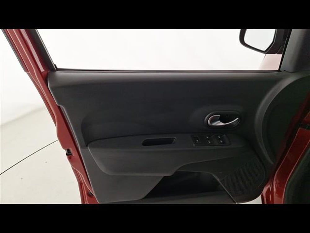 Dacia Lodgy usata a Milano (9)