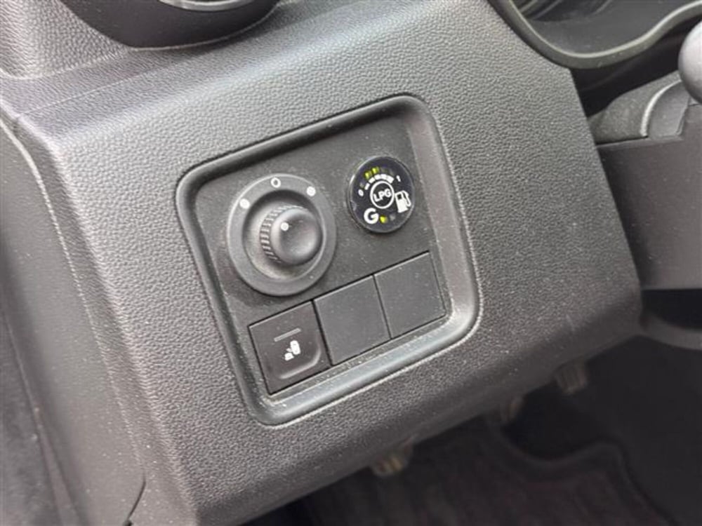 Dacia Duster usata a Pavia (13)