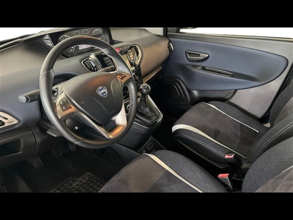 Lancia Ypsilon usata a Firenze (10)