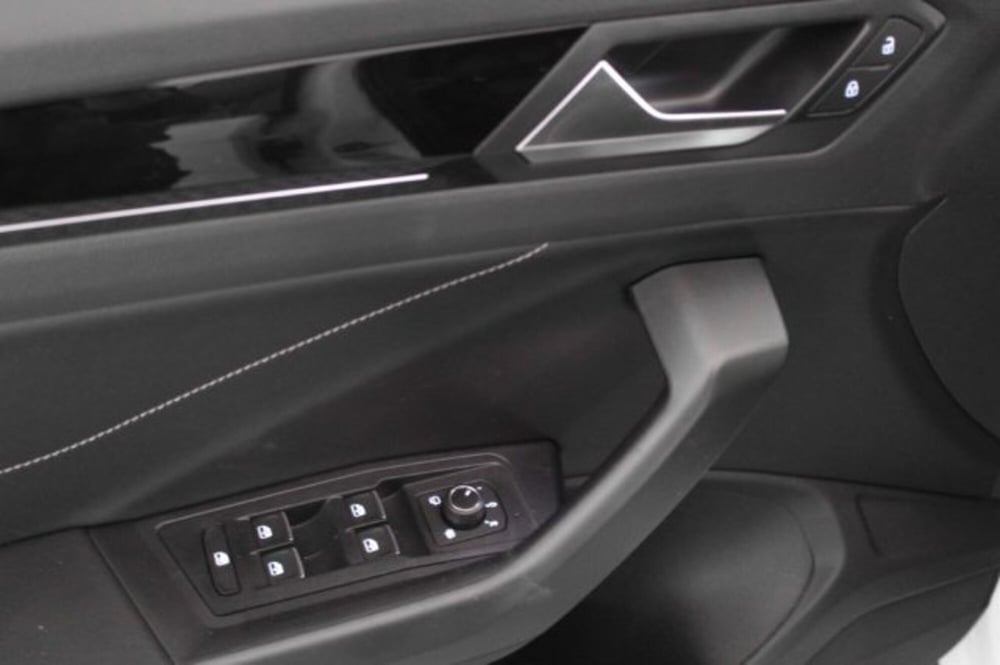 Volkswagen T-Roc nuova a Novara (15)