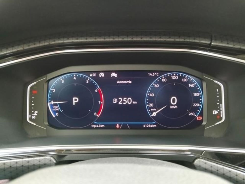 Volkswagen T-Cross usata a Como (10)
