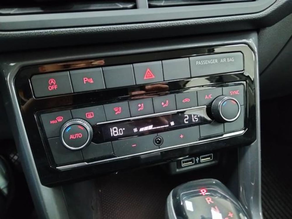 Volkswagen T-Cross usata a Como (16)