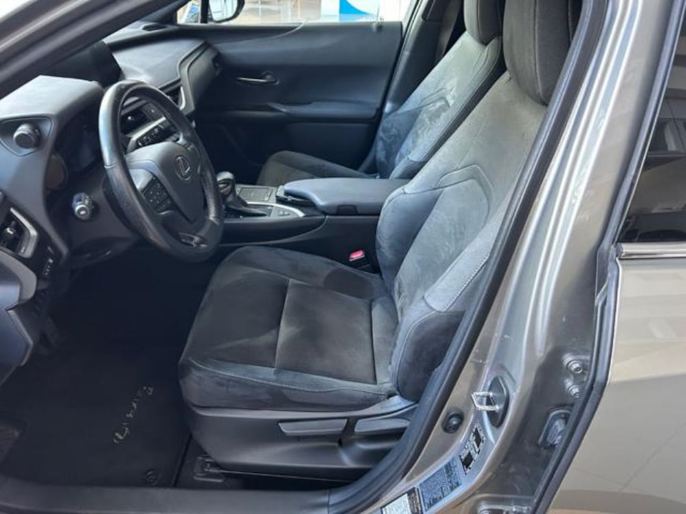 Lexus UX usata a Alessandria (7)
