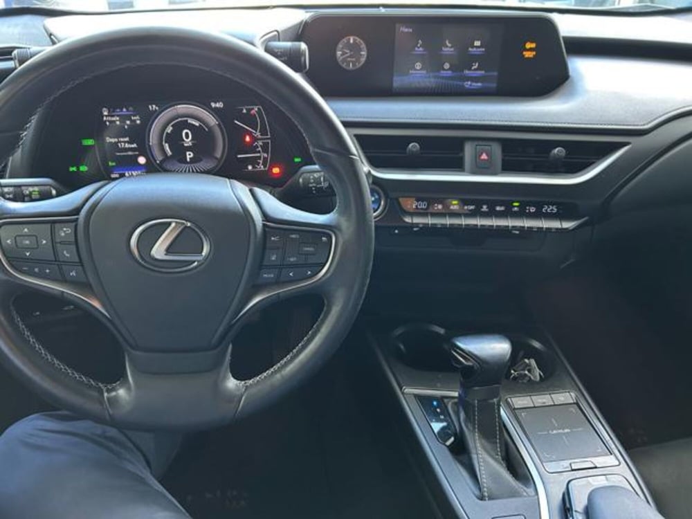 Lexus UX usata a Alessandria (8)