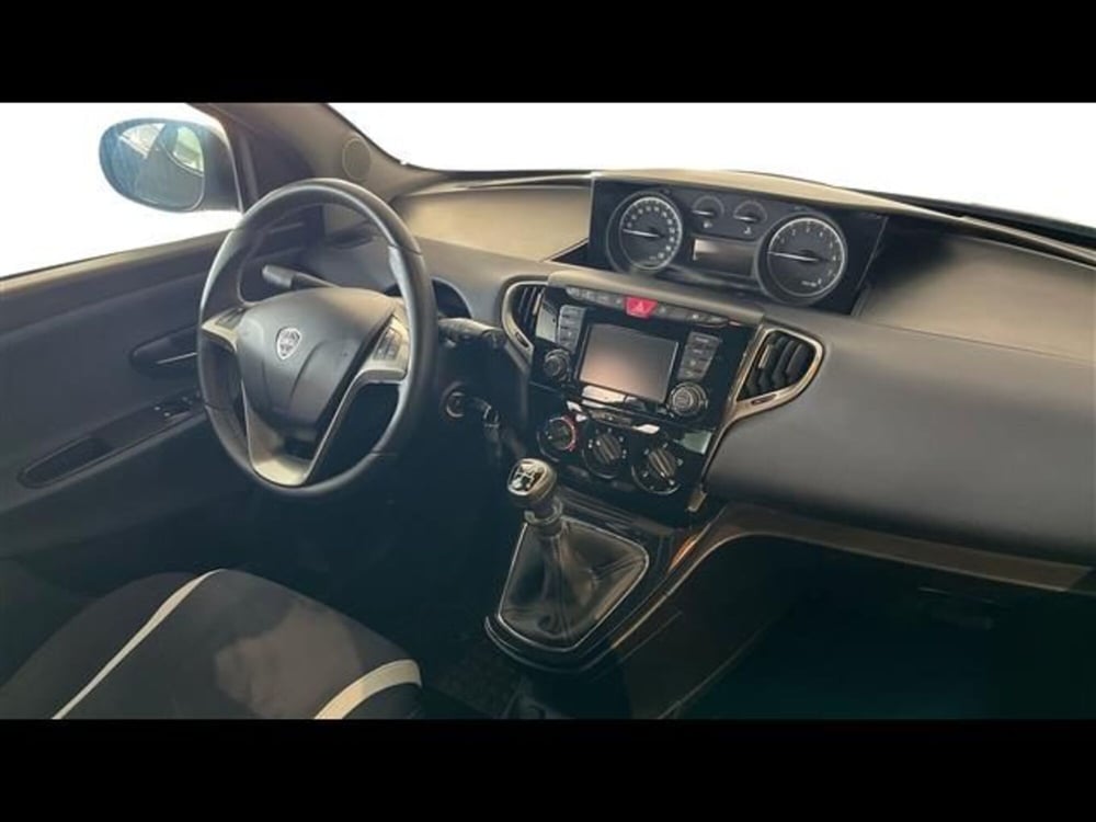 Lancia Ypsilon usata a Firenze (11)