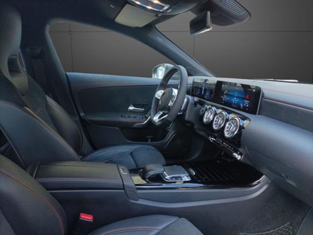 Mercedes-Benz CLA Shooting Brake usata a Milano (10)