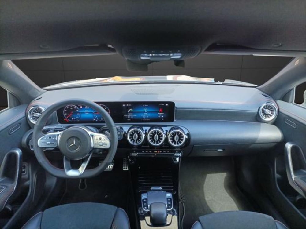 Mercedes-Benz CLA Shooting Brake usata a Milano (12)