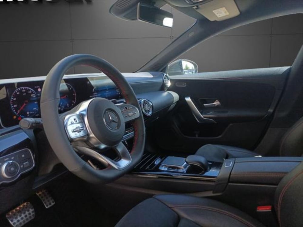 Mercedes-Benz CLA Shooting Brake usata a Milano (9)