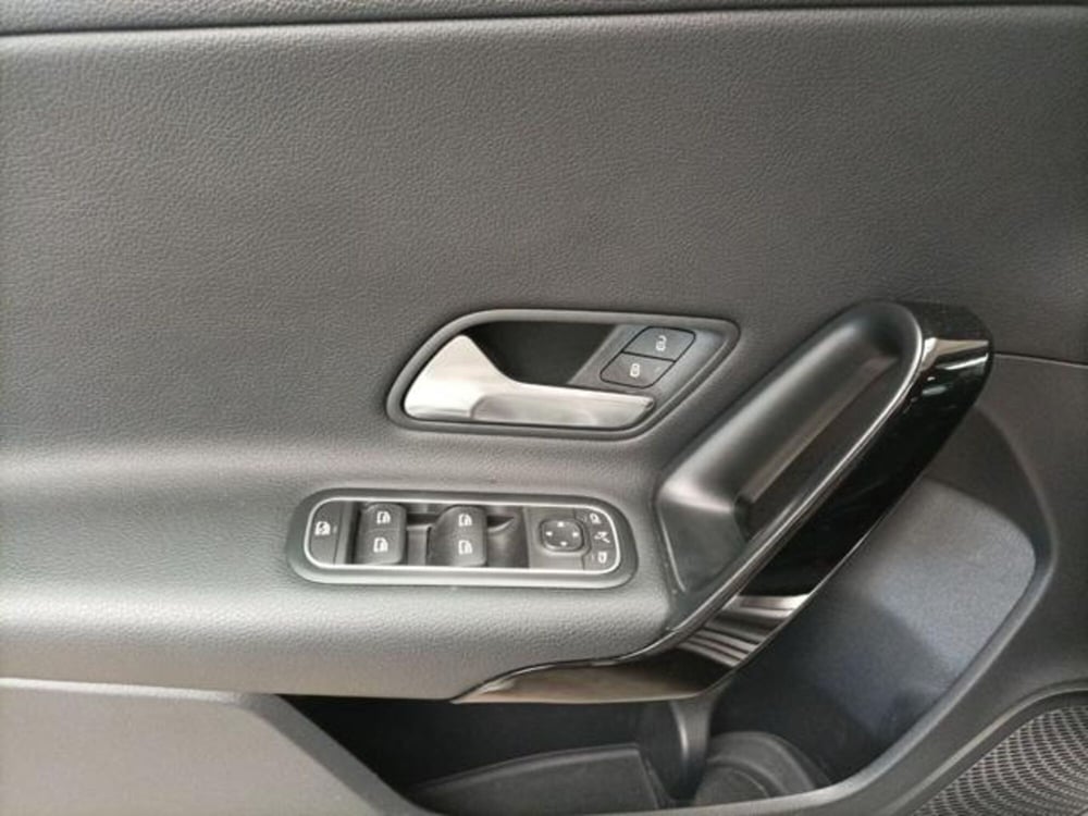 Mercedes-Benz Classe A Sedan usata a Milano (15)