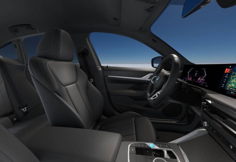 BMW i4 nuova a Modena (10)