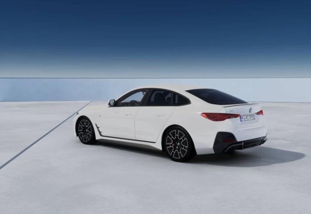 BMW i4 nuova a Modena (2)