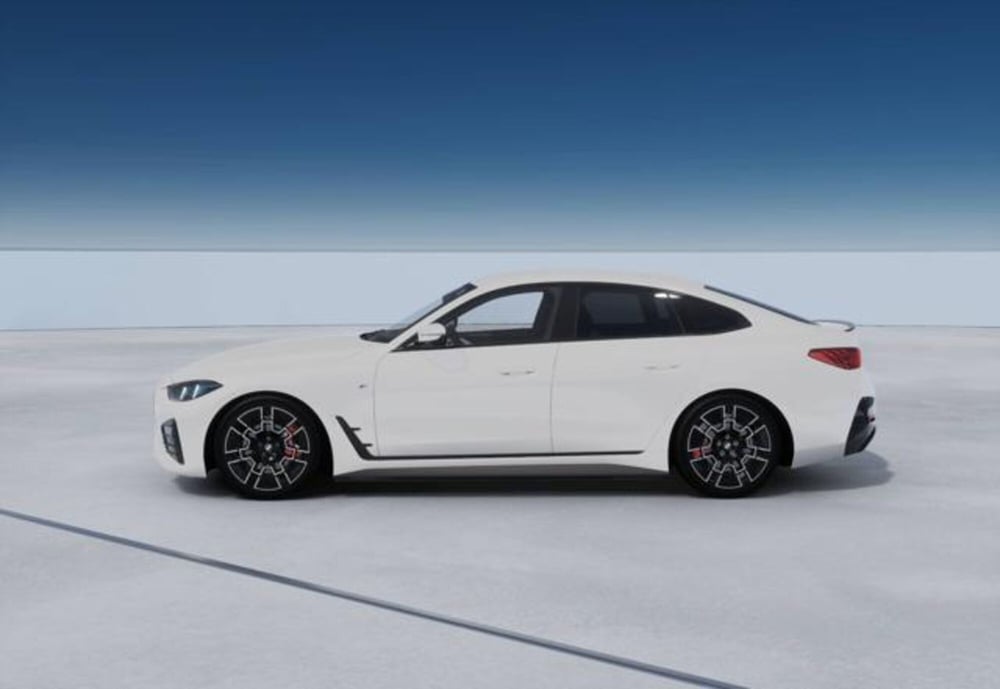 BMW i4 nuova a Modena (4)