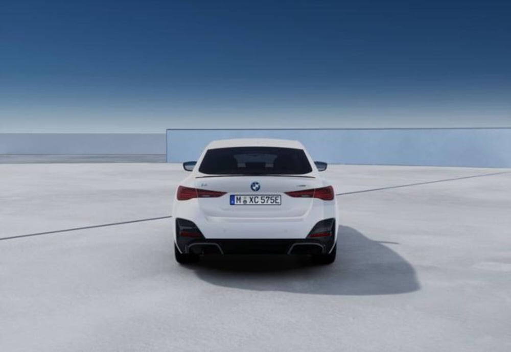 BMW i4 nuova a Modena (5)