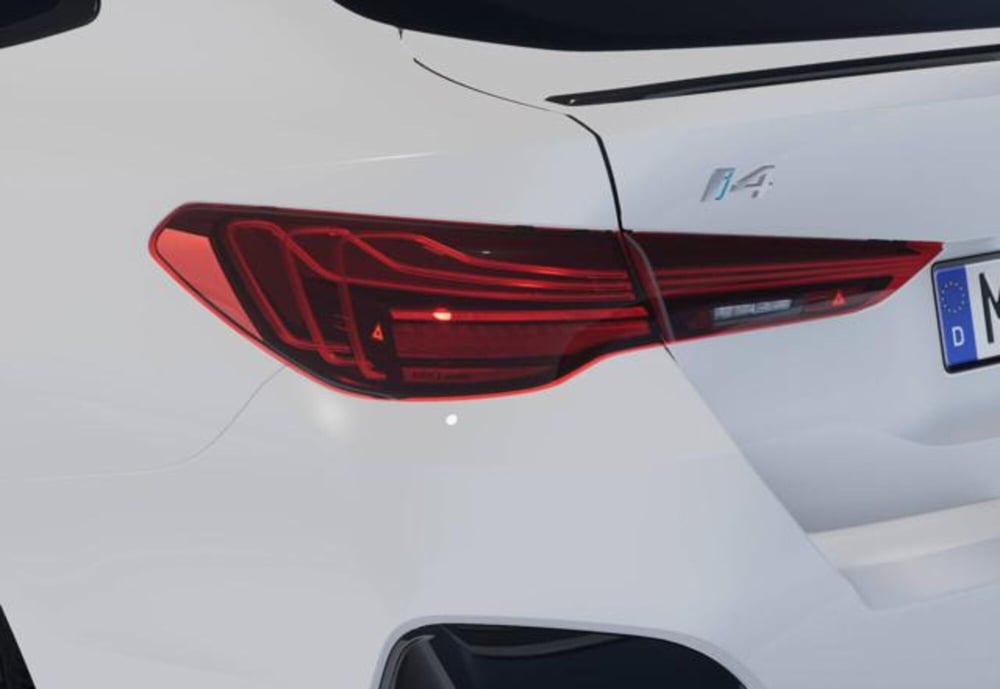 BMW i4 nuova a Modena (9)