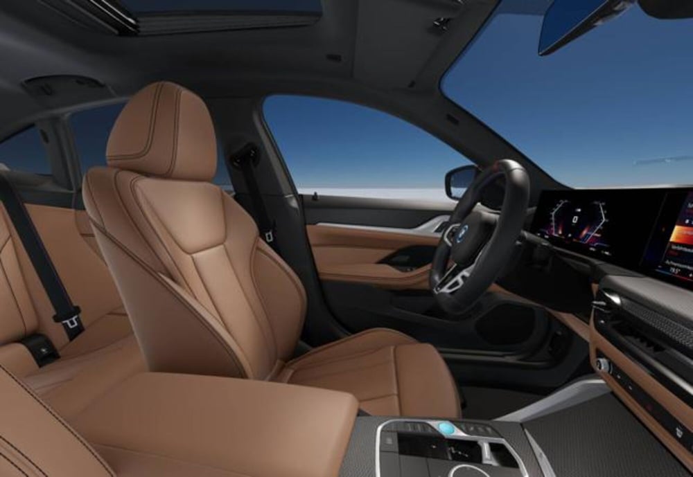 BMW i4 nuova a Modena (10)