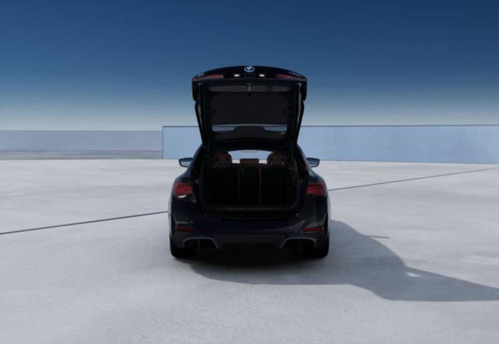 BMW i4 nuova a Modena (5)
