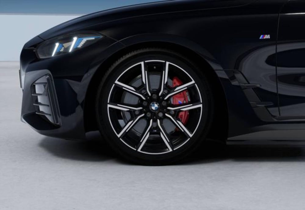 BMW i4 nuova a Modena (8)