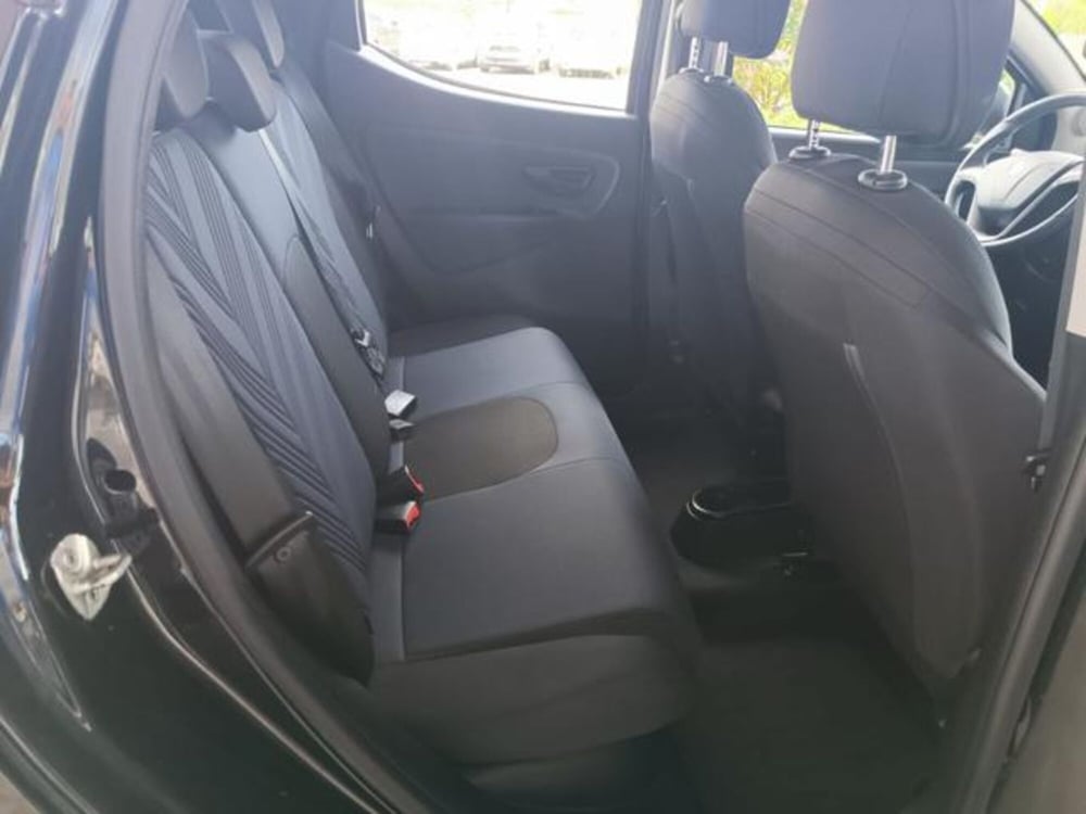 Lancia Ypsilon usata a Pisa (13)
