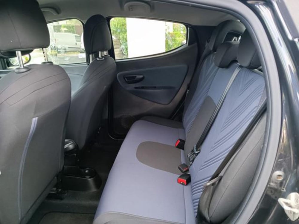Lancia Ypsilon usata a Pisa (16)
