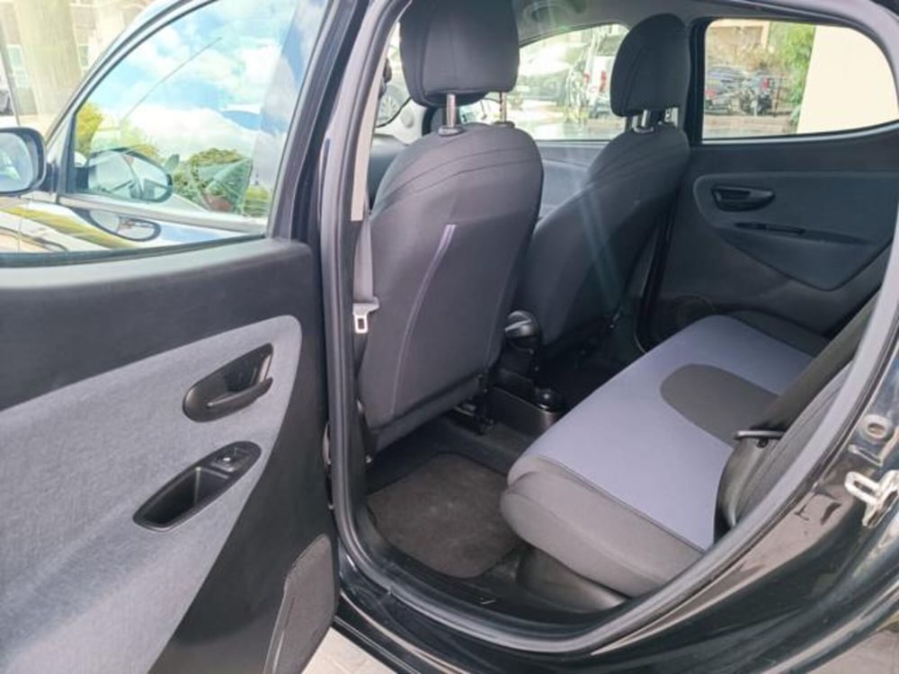 Lancia Ypsilon usata a Pisa (17)