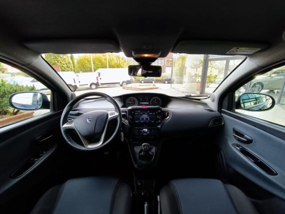 Lancia Ypsilon usata a Pisa (18)