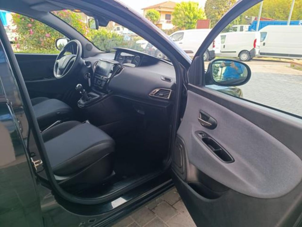 Lancia Ypsilon usata a Pisa (8)
