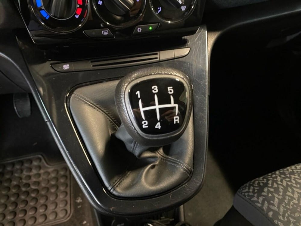Lancia Ypsilon usata a Torino (12)