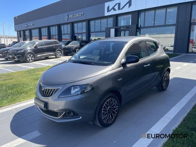 Lancia Ypsilon 1.0 FireFly 5 porte S&amp;S Hybrid Ecochic A. Ferretti del 2024 usata a Modugno