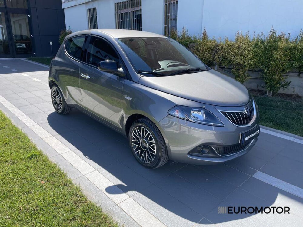 Lancia Ypsilon usata a Bari (3)