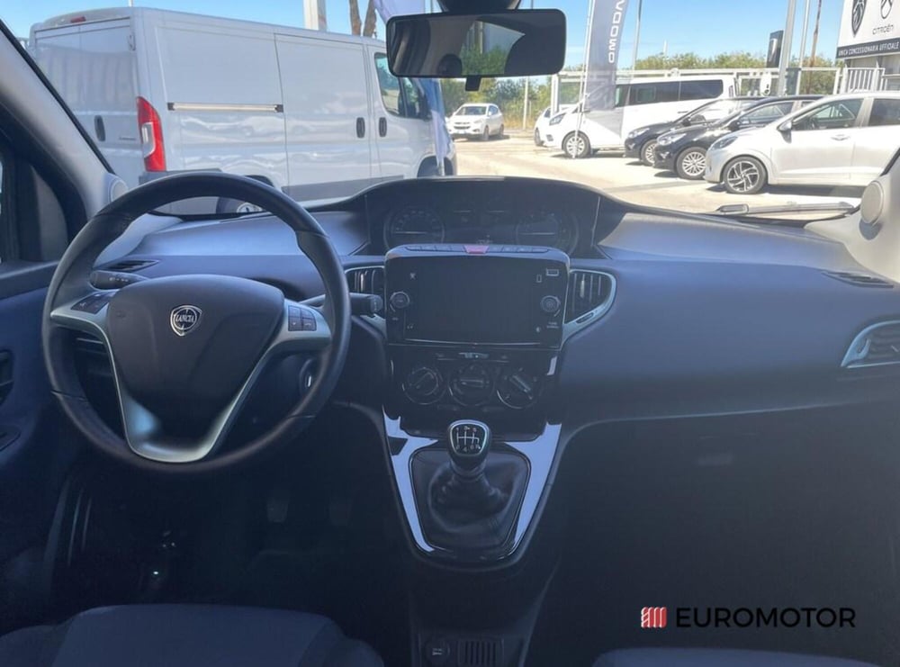 Lancia Ypsilon usata a Bari (13)