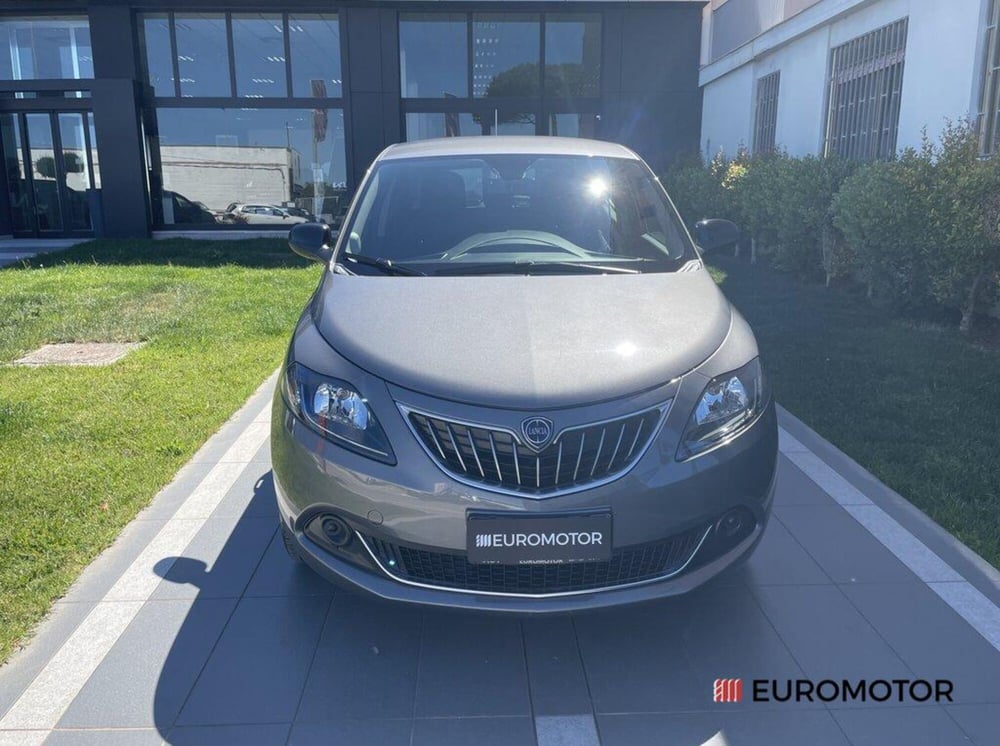 Lancia Ypsilon usata a Bari (2)
