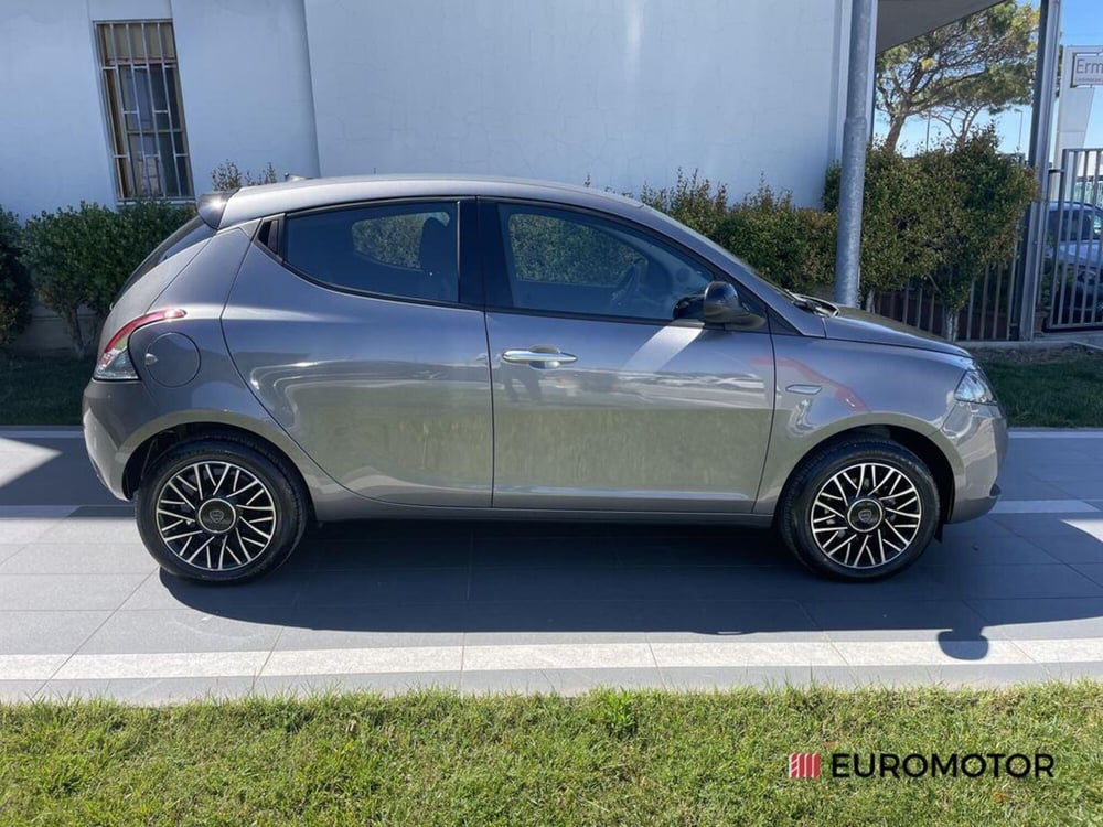 Lancia Ypsilon usata a Bari (4)